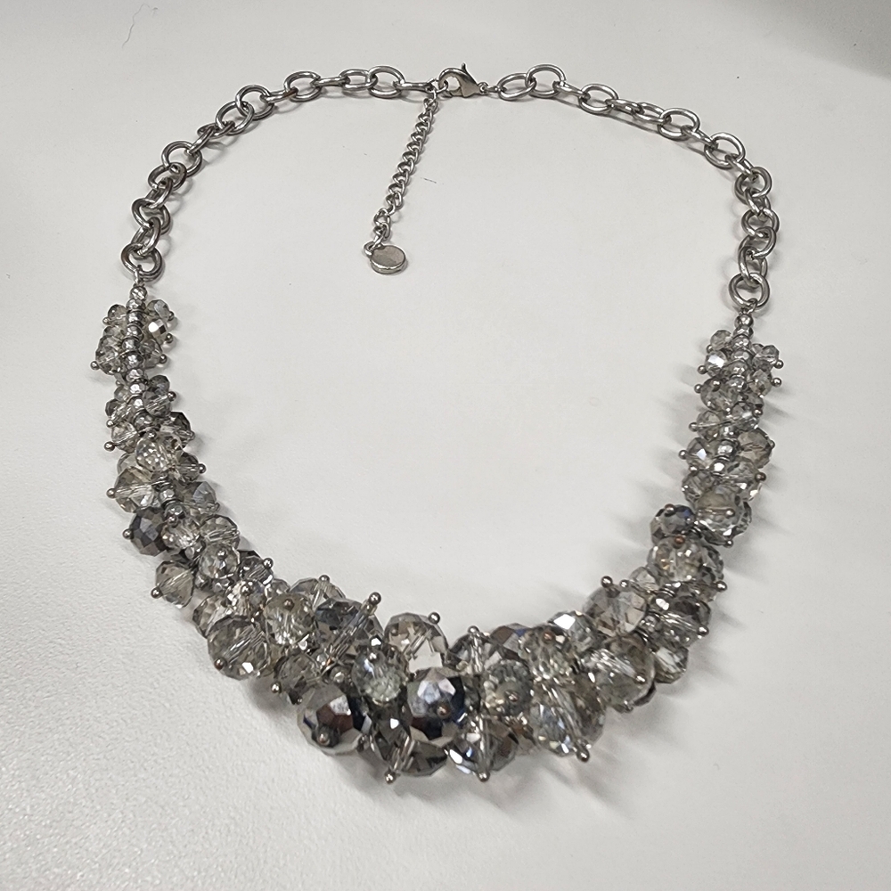 Simply Vera Vera Wang Faceted Crystal Statement Necklace Gray Cha Cha Beaded - Picture 9 of 14